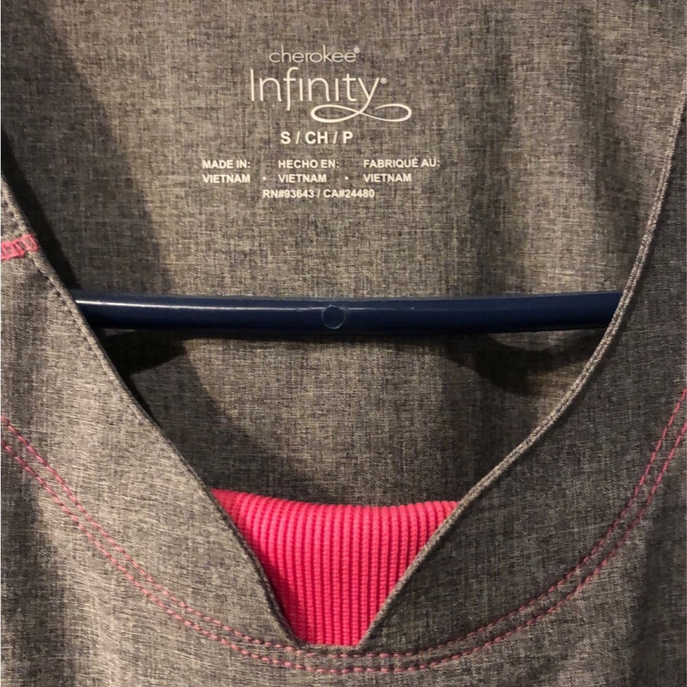 Cherokee Infinity Scrub top - Picture 2 of 11